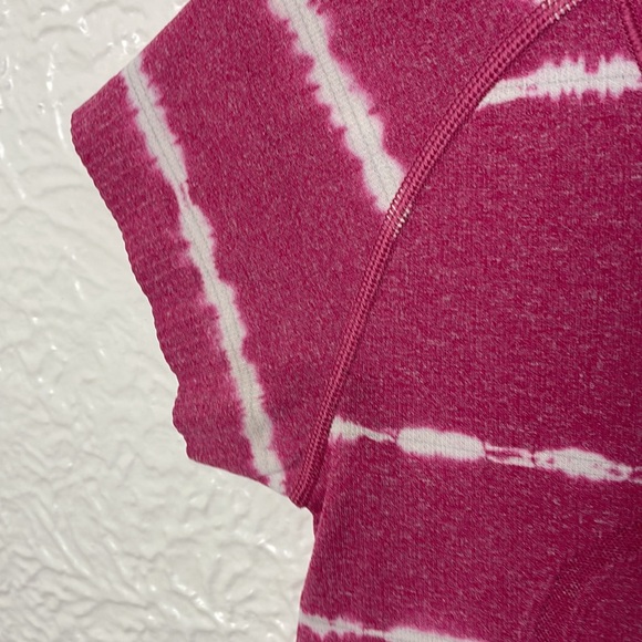 Lululemon Swiftly Tech Short Sleeve Crew Cranberry - Picture 5 of 8